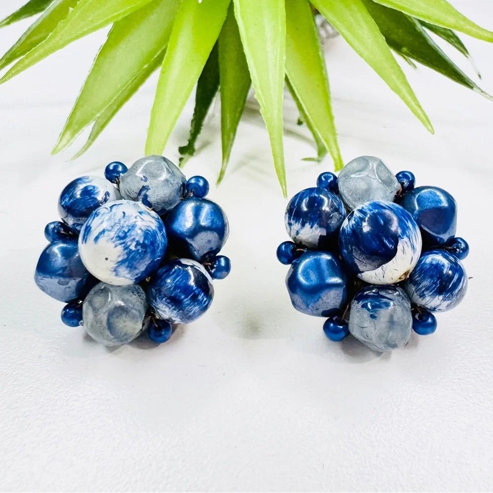 Vintage 60s Hong Kong Blue White Swirl Plastic Bead Cluster Clip On Earrings